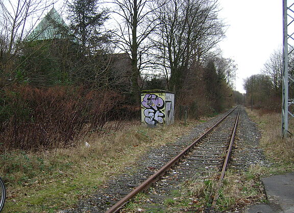 Das Bild zeigt die ehemalige Hafenbahntrasse bei Gladbeck Ellinghorst. 